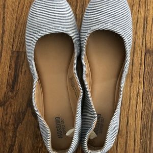 Mossimo Women’s flats, size 7W